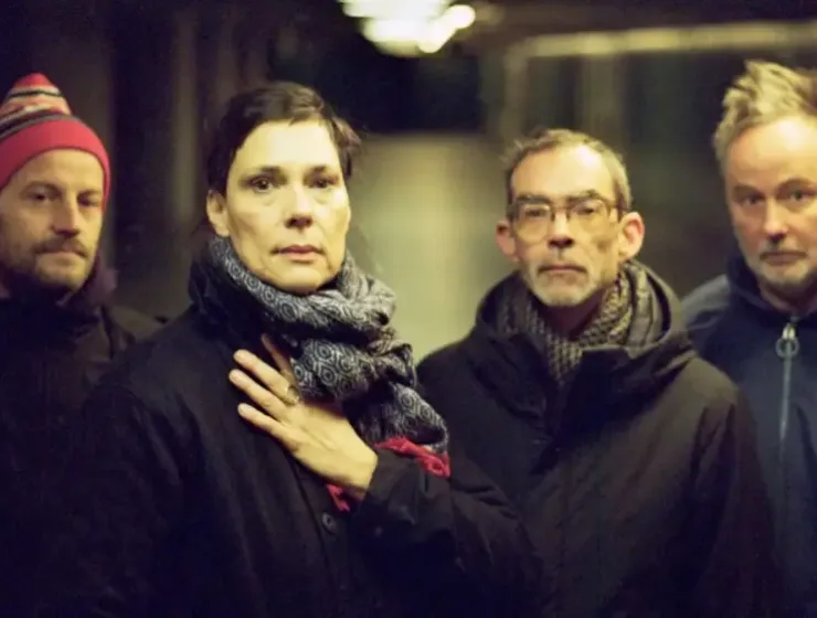 stereolab-nouvel-album-2025-instant-holograms-metal-film