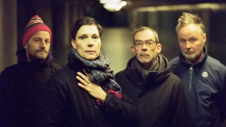 stereolab-nouvel-album-2025-instant-holograms-metal-film