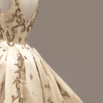 l’exposition « La mode en majesté » au Musée des Arts Décoratifs