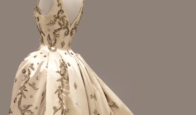 l’exposition « La mode en majesté » au Musée des Arts Décoratifs