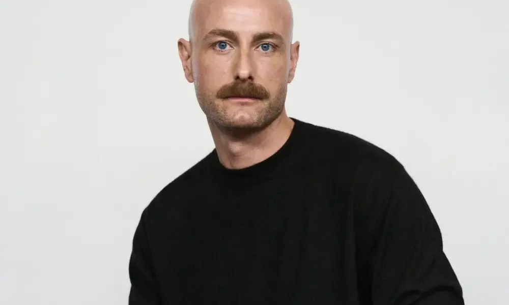 COURREGES-drew-henry