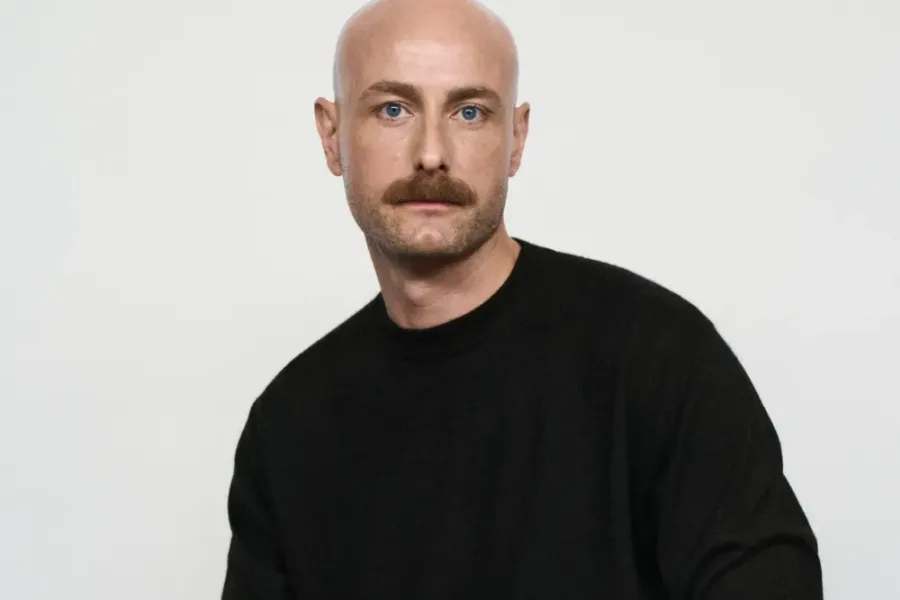 COURREGES-drew-henry